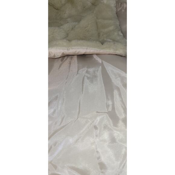 Faux Fur Cream Lined Throw Blanket 60"x50" Soft Cozy Unbranded - Picture 3 of 4